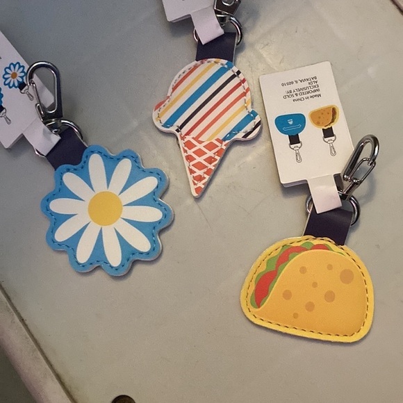 Aldi holiday knit hat with pompom - Picture 7 of 7